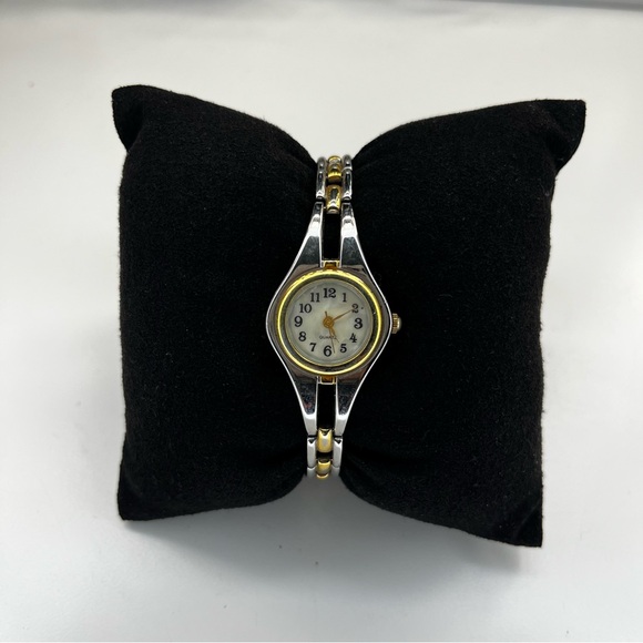 Quartz Accessories - Vintage Dainty Quartz Ladies Two Tone Watch New Battery